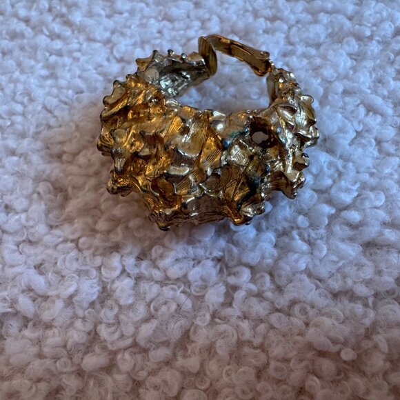 Clip On Fashion Gold Earrings - Picture 5 of 6